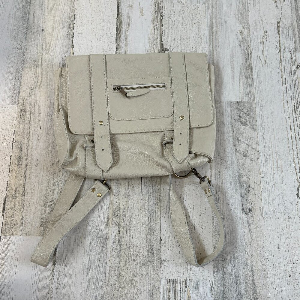 *FLAW* Vere Verto Leather Backpack Beige Color Leather Convertible